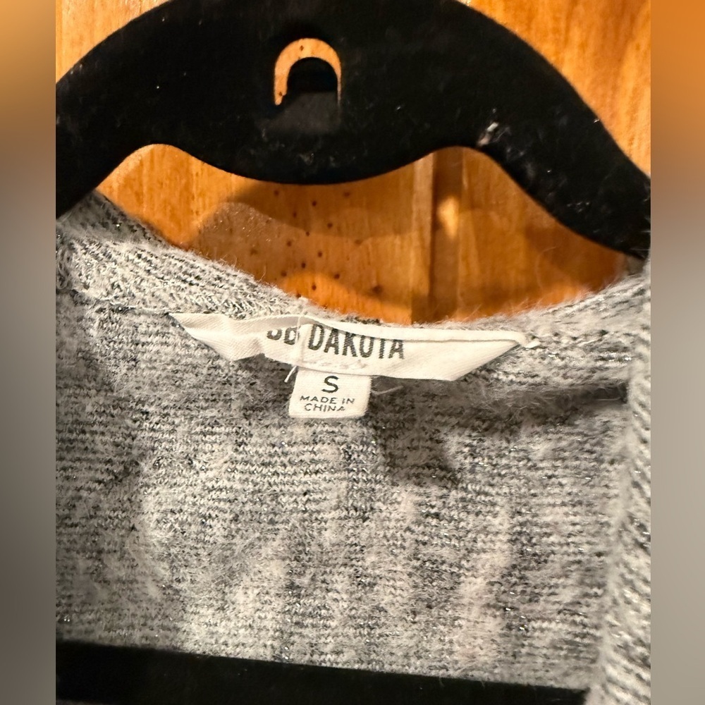 BB Dakota Gray Leopard Print
Hooded Cardigan - Picture 2 of 4